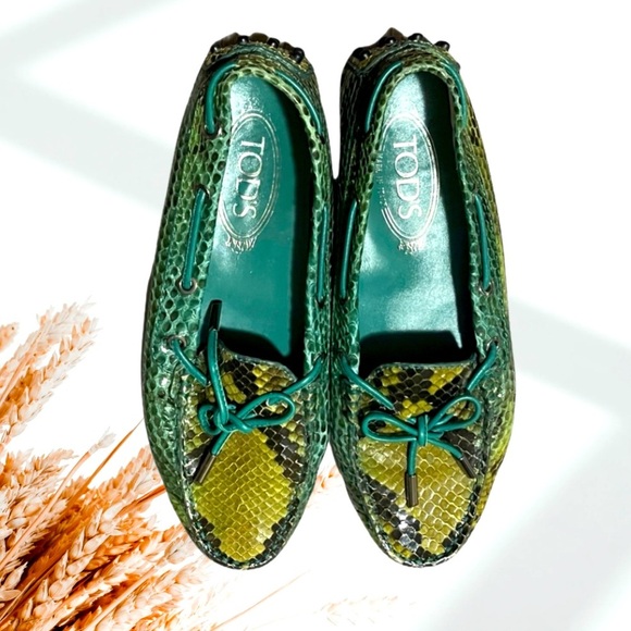 TOD’S Green/Black Python Gommino Bow Loafers, Size 37 - Picture 1 of 9